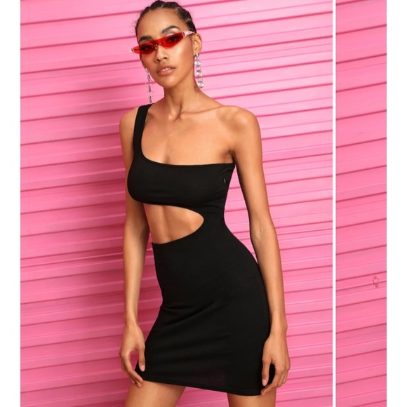 Black Solid Cutout Shoulder Dress - Picture 2 of 3